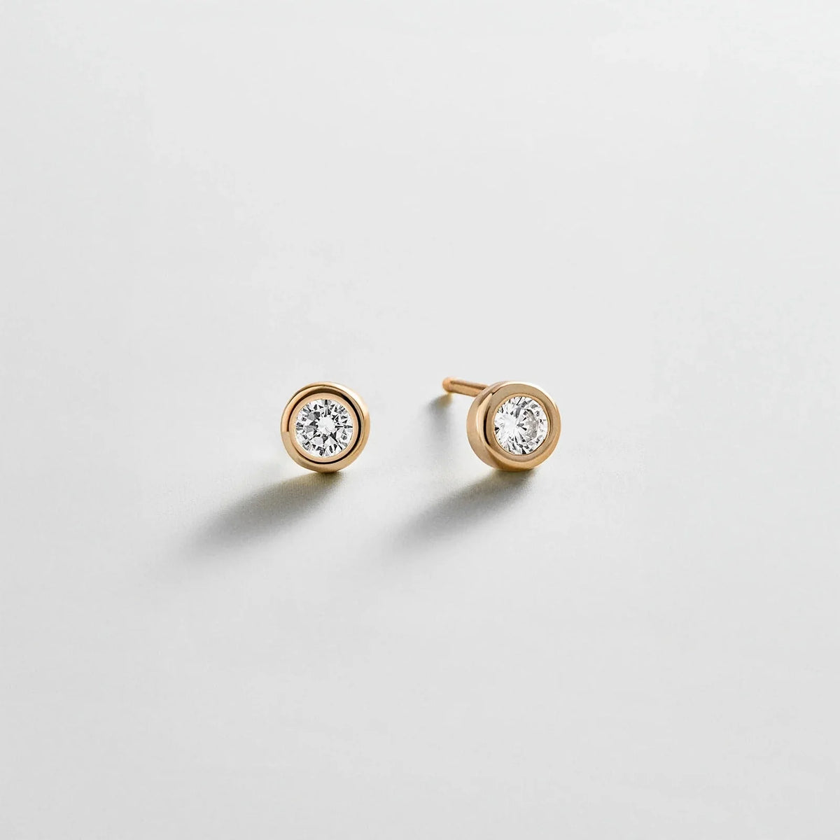 Annabeth 14K Gold Stud Earrings - Round Stone